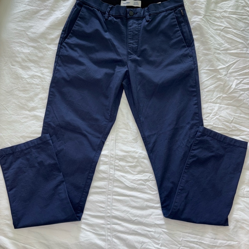 Old Navy Built-In Flex Slim Tech Chino Pants Men’s